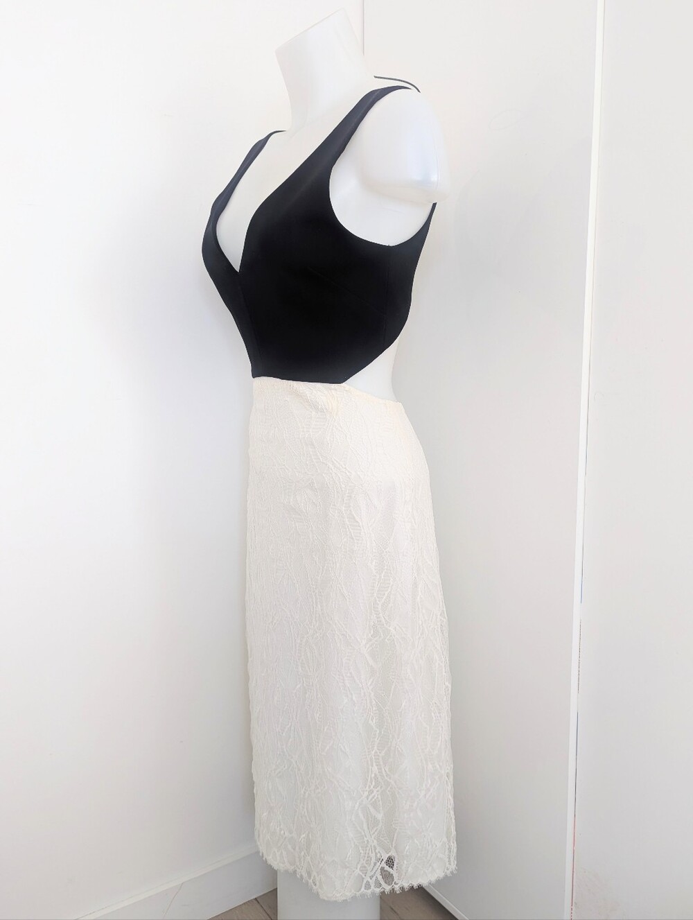 L'AGENCE Black And White Lace Open Back Sleeveless Dress; Likely Size 2